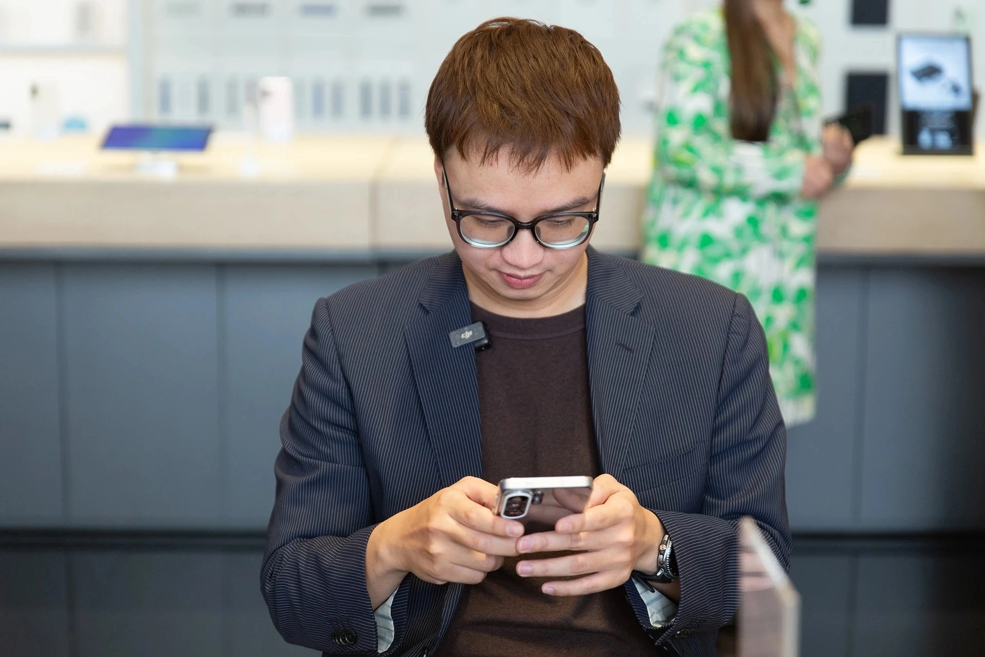 Privacy Display cho thấy sự hữu dụng và cần thiết với những ngành nghề đặc thù như luật sư