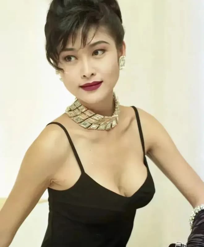 Diệp Ngọc Khanh trên thảm đỏ lễ trao giải