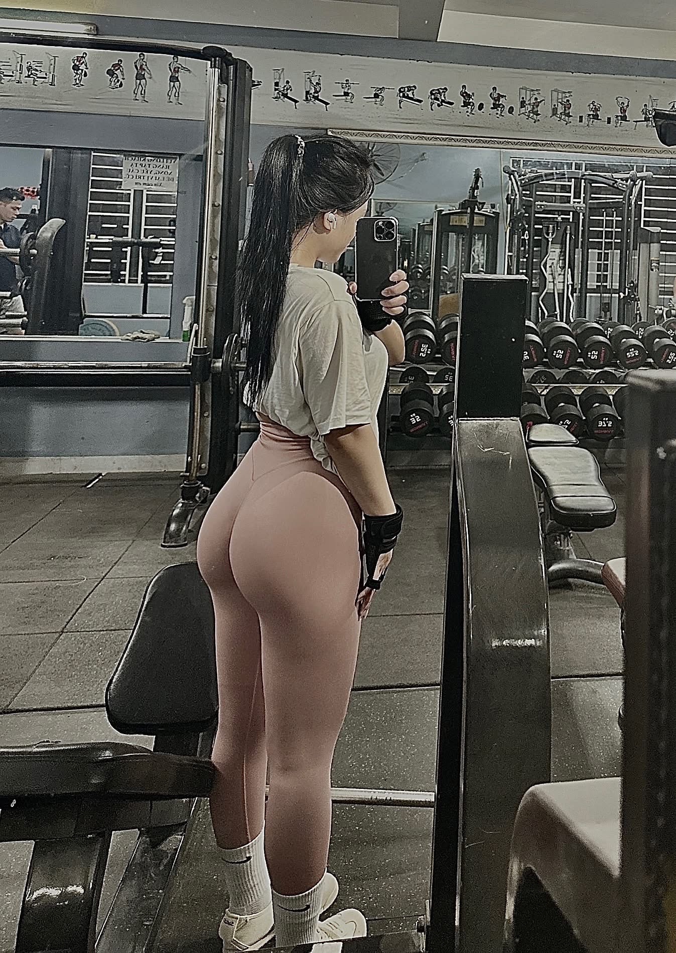 Phòng gym bị biến thành background sống ảo