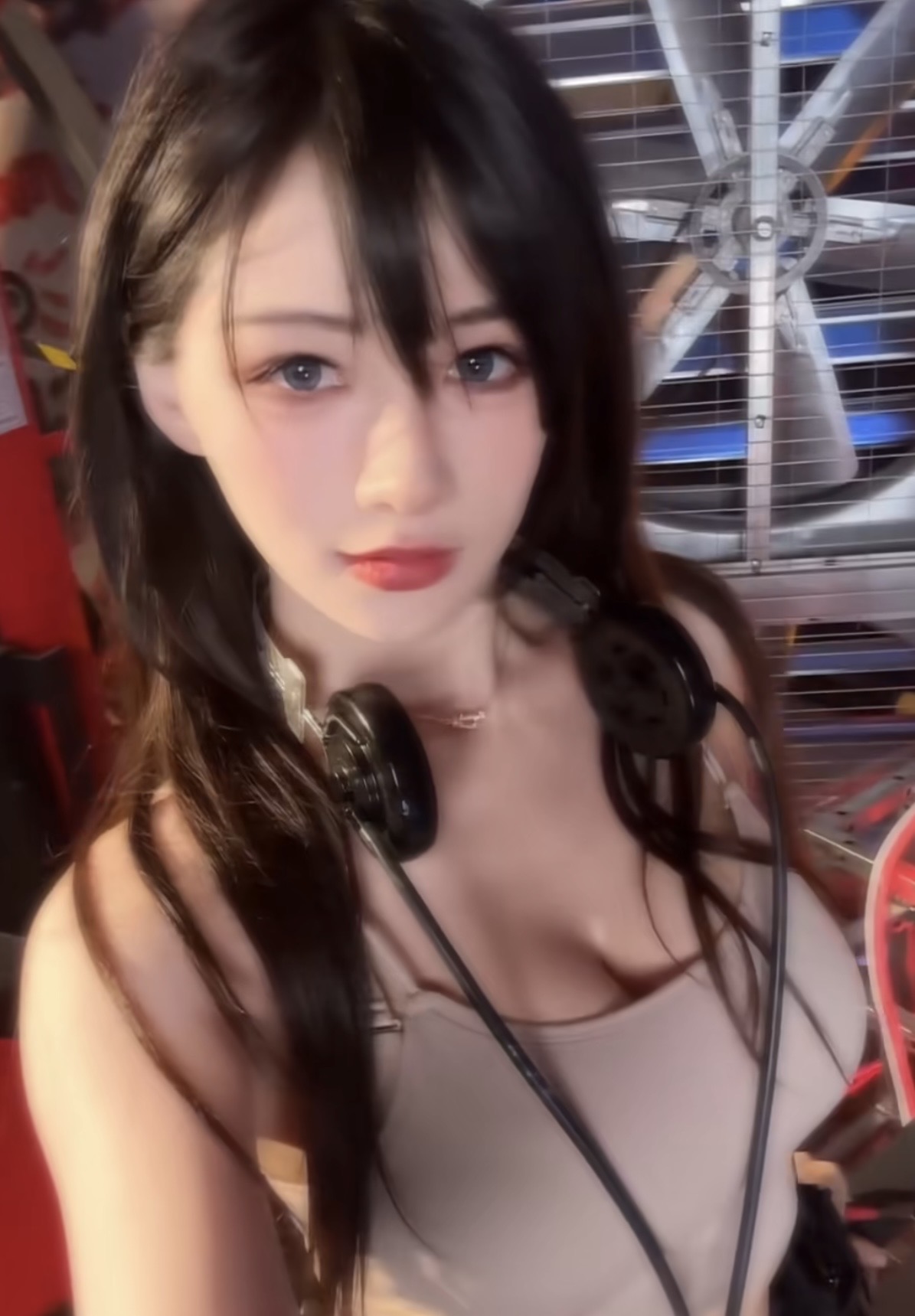 Nữ coser vóc dáng nóng bỏng trên võ đài