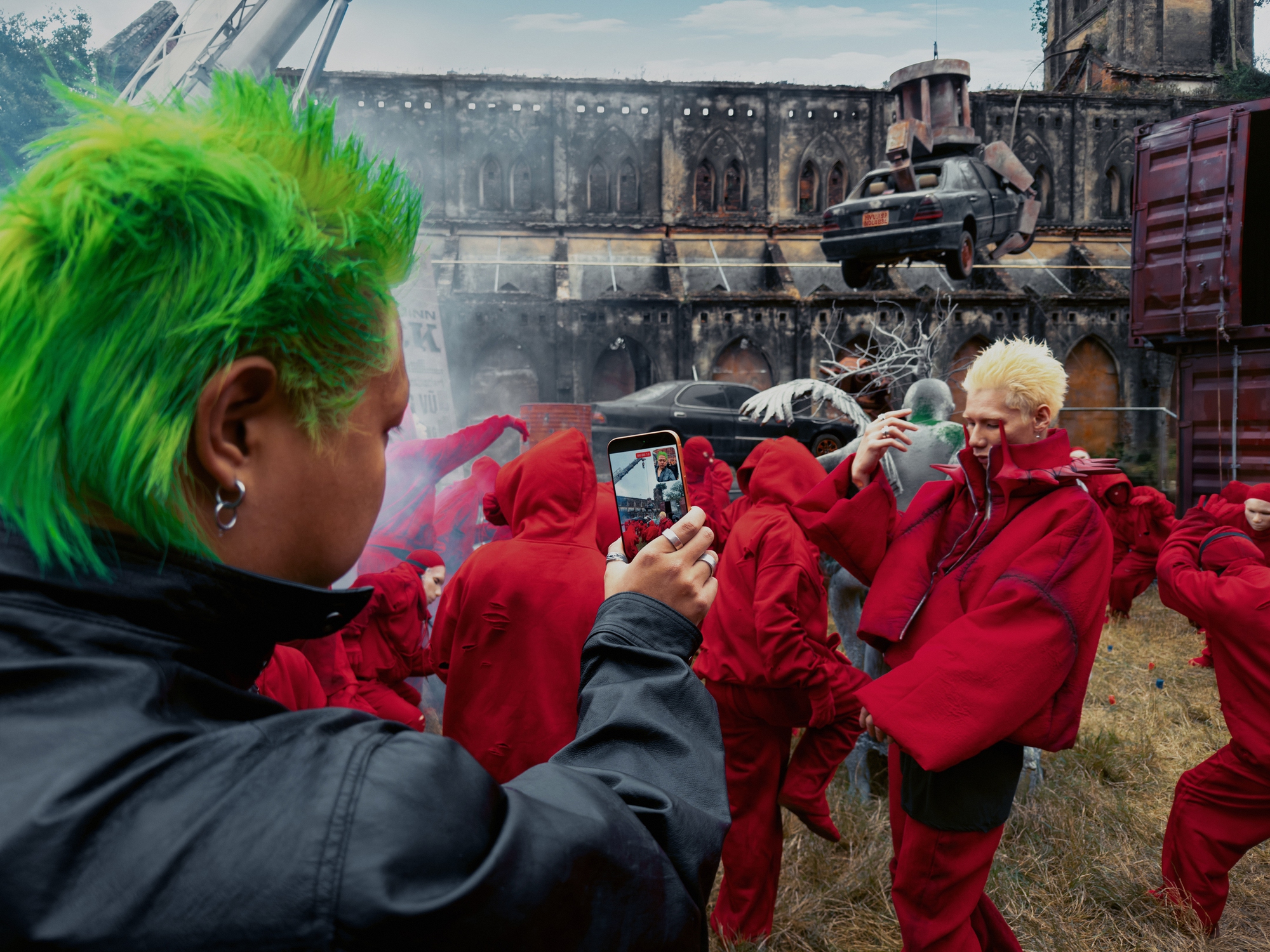 Phương Vũ sử dụng tính năng Dual Capture trên iPhone