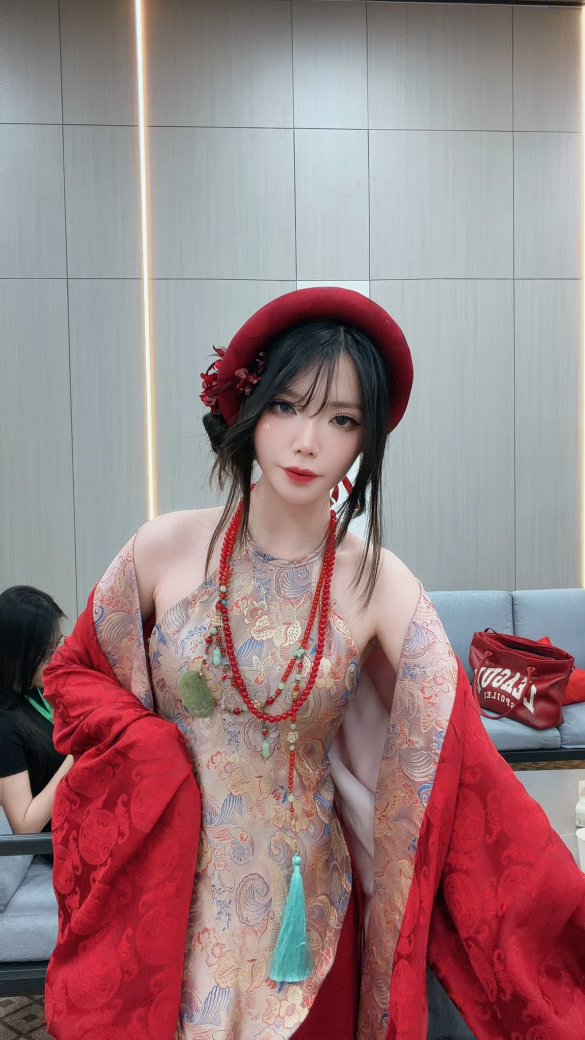 Remind dịu dàng trong trang phục cổ điển