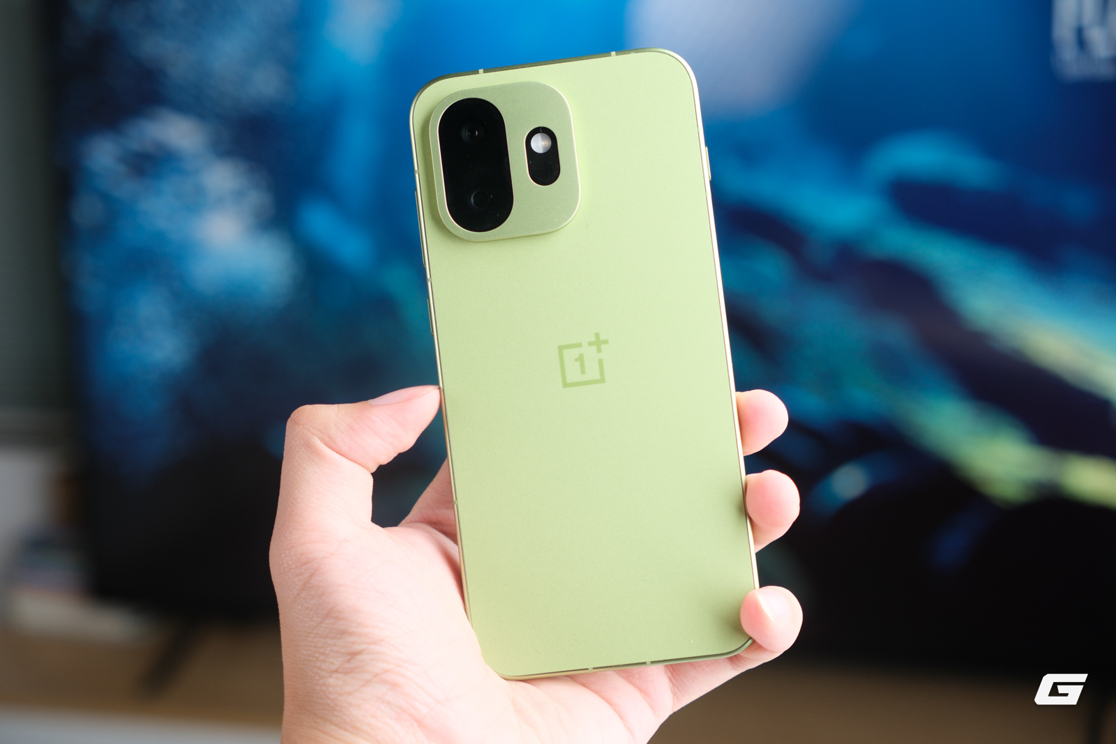 OnePlus 15T phiên bản màu xanh matcha