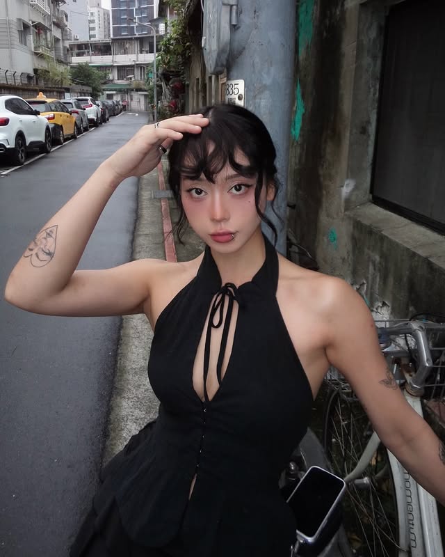 Nữ streamer lai Việt khoe thần thái nhẹ nhàng