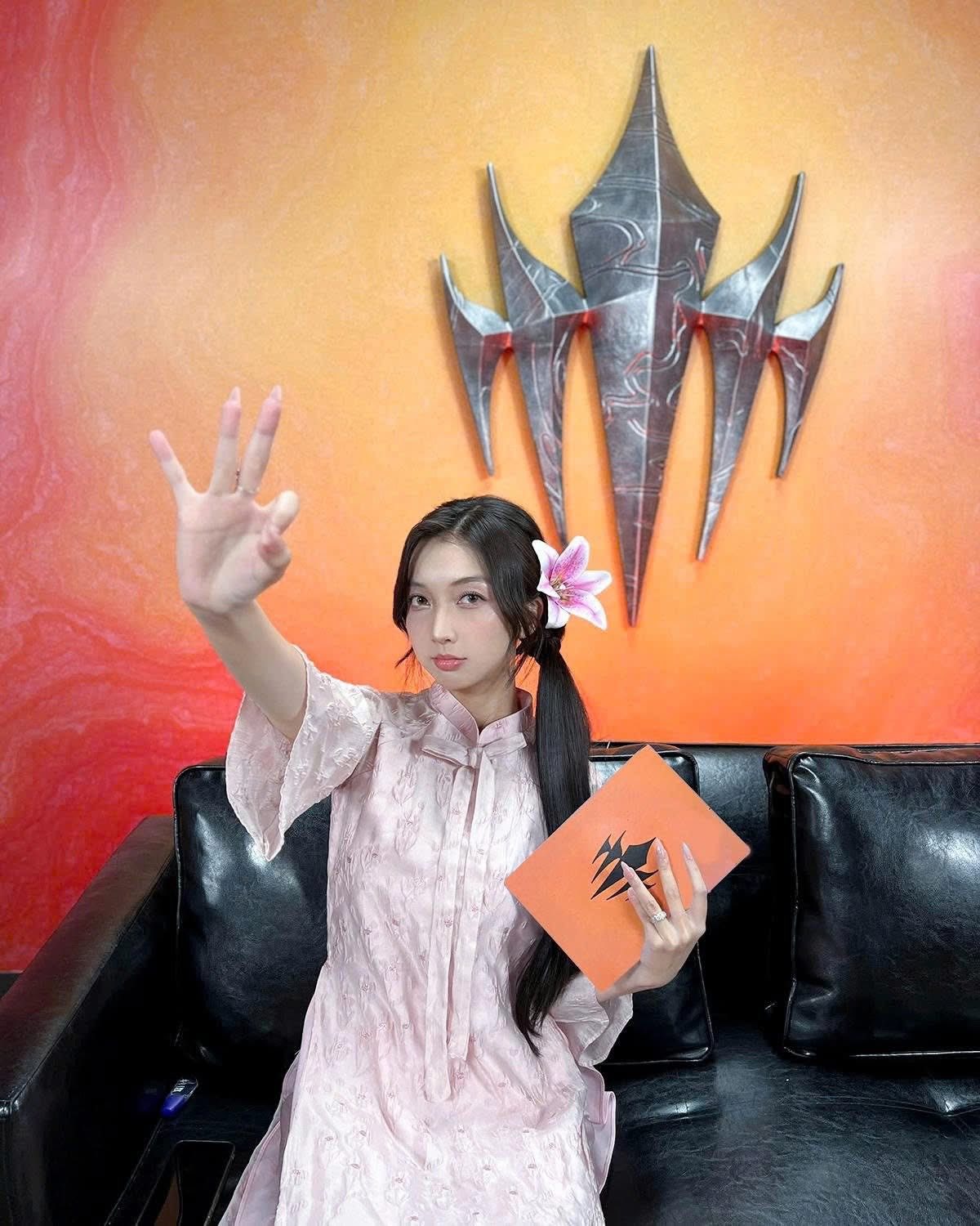 Nữ MC tân binh với nhan sắc ấn tượng