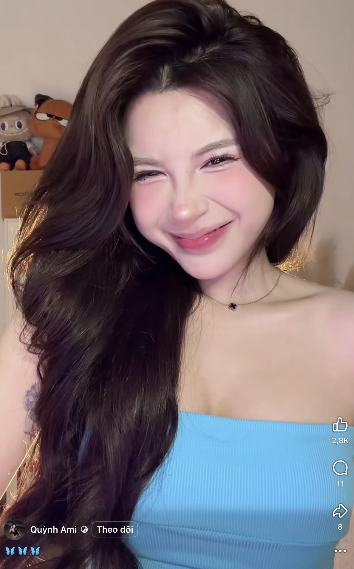 Cặp đôi trai tài gái sắc thân mật