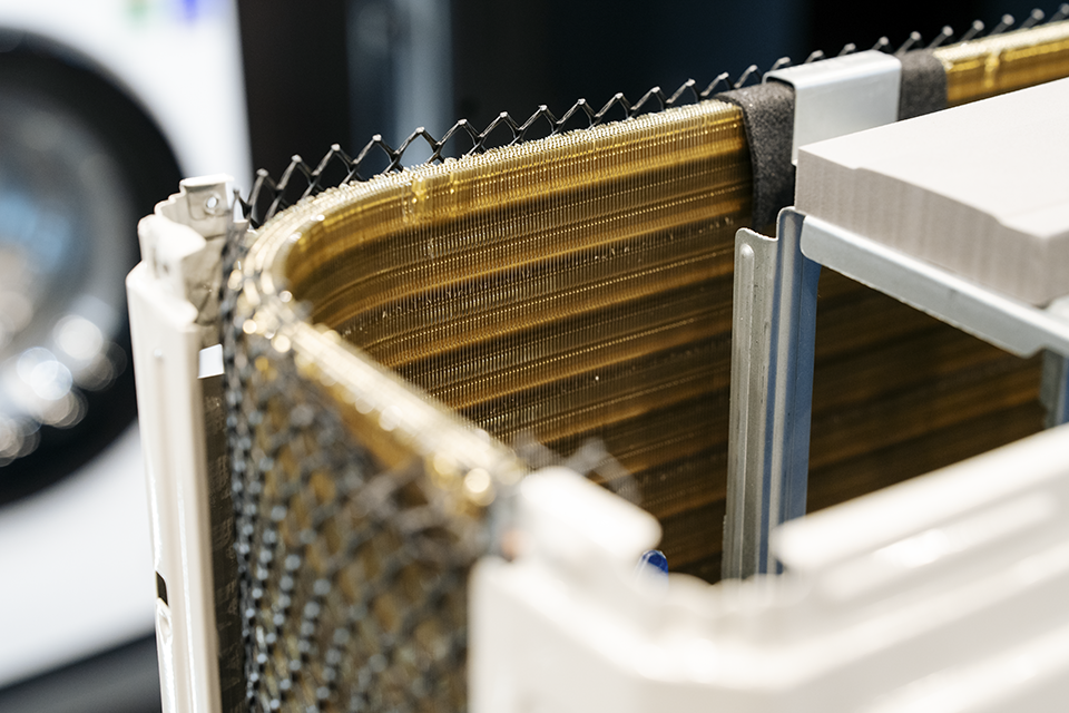 Hệ thống tản nhiệt bằng đồng ở cả cục nóng và cục lạnh