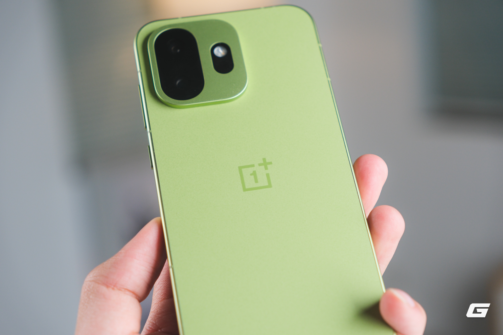 Cận cảnh thiết kế oneplus15T mặt trước