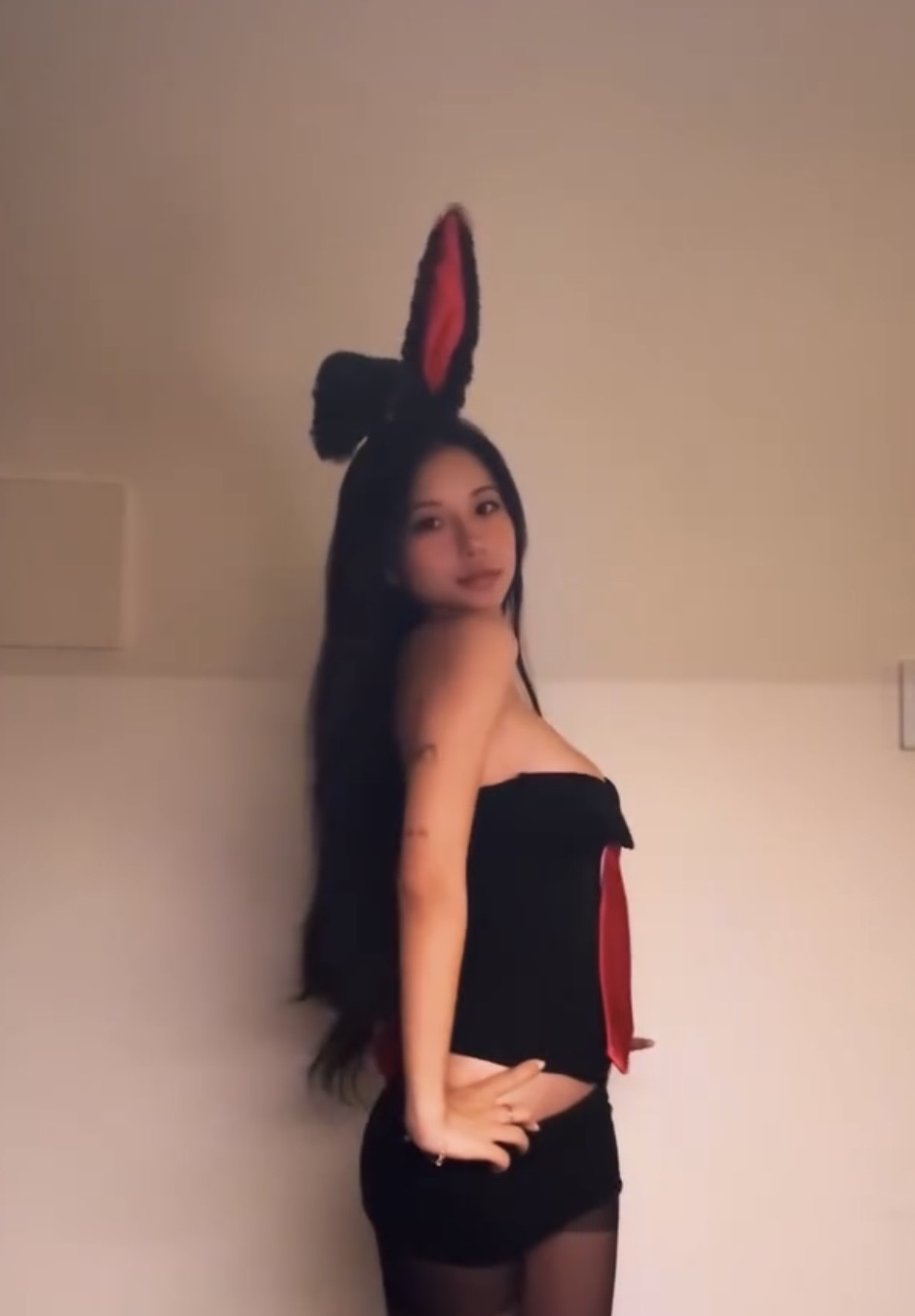 Kim Anh tạo dáng trong bộ đồ tập