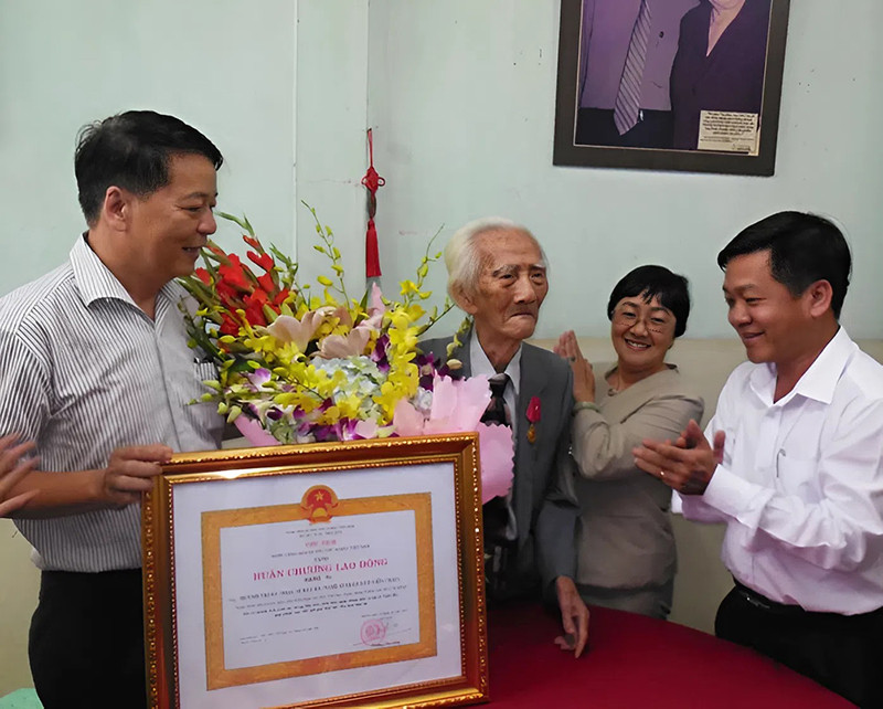 Người được gọi là vua vọng cổ NSND Viễn Châu