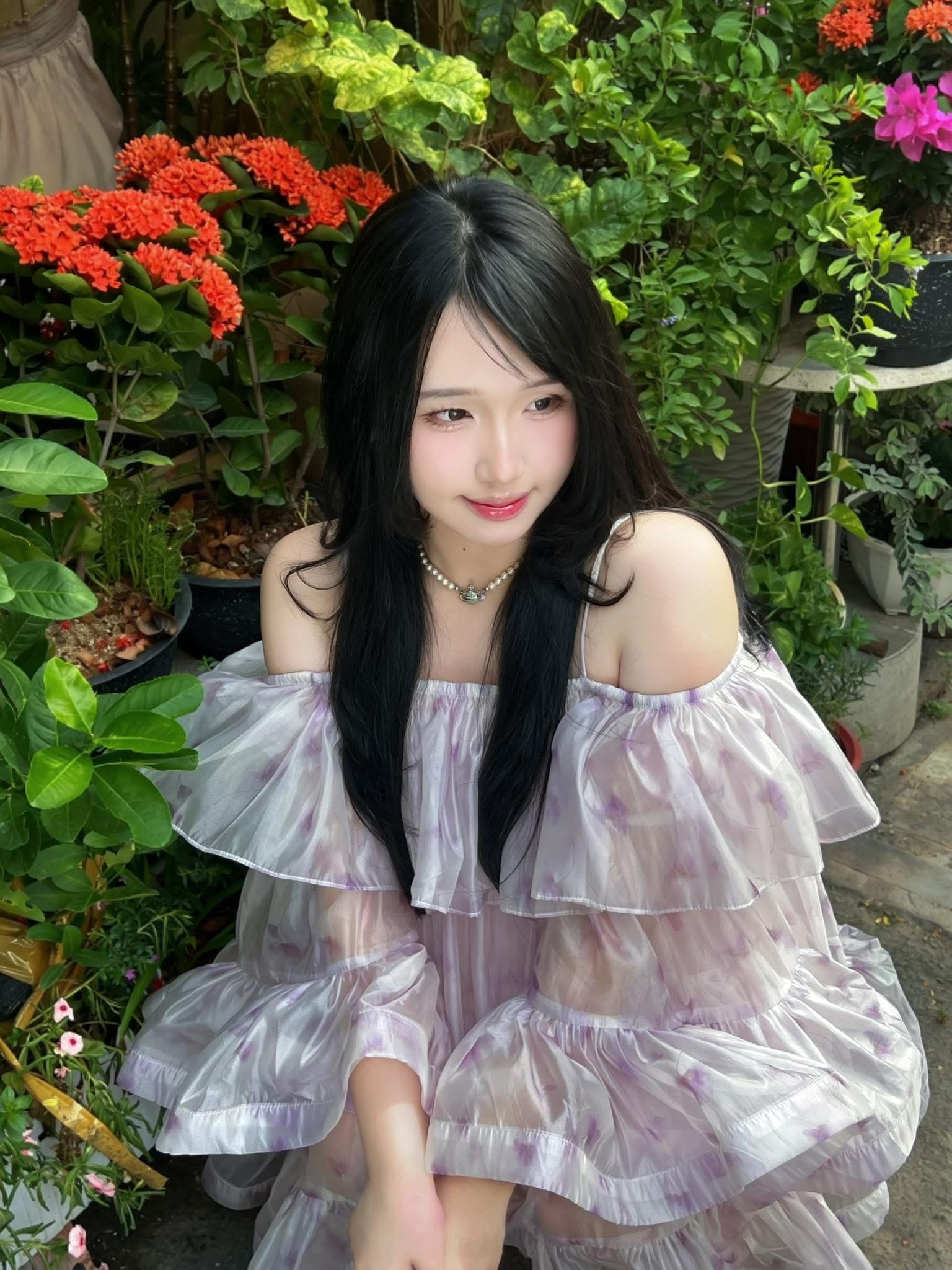 Nhan sắc thuần khiết như mối tình đầu của Julia Ha