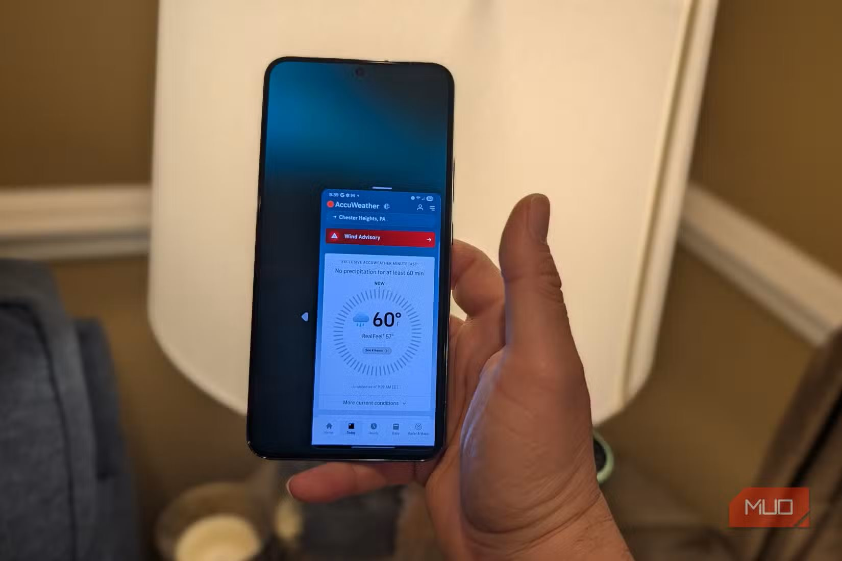 Minh họa chế độ một tay trên điện thoại Samsung