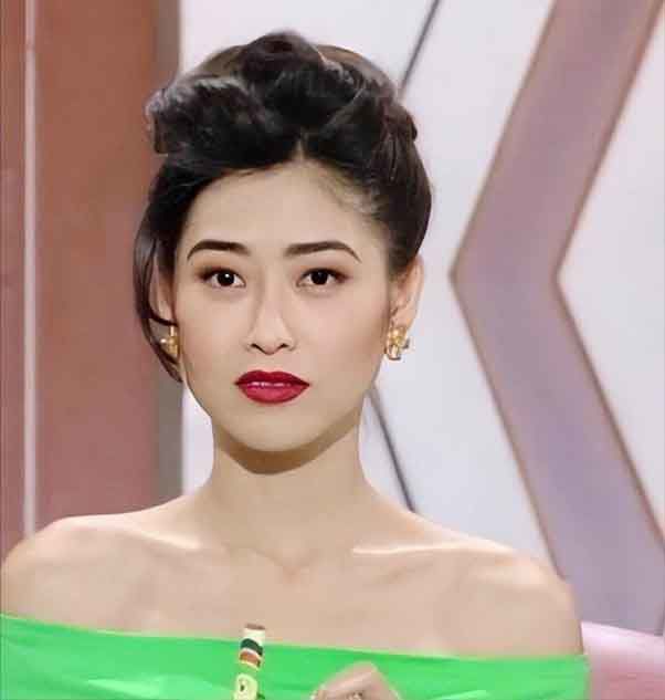 Nữ hoàng phim nóng thời trẻ