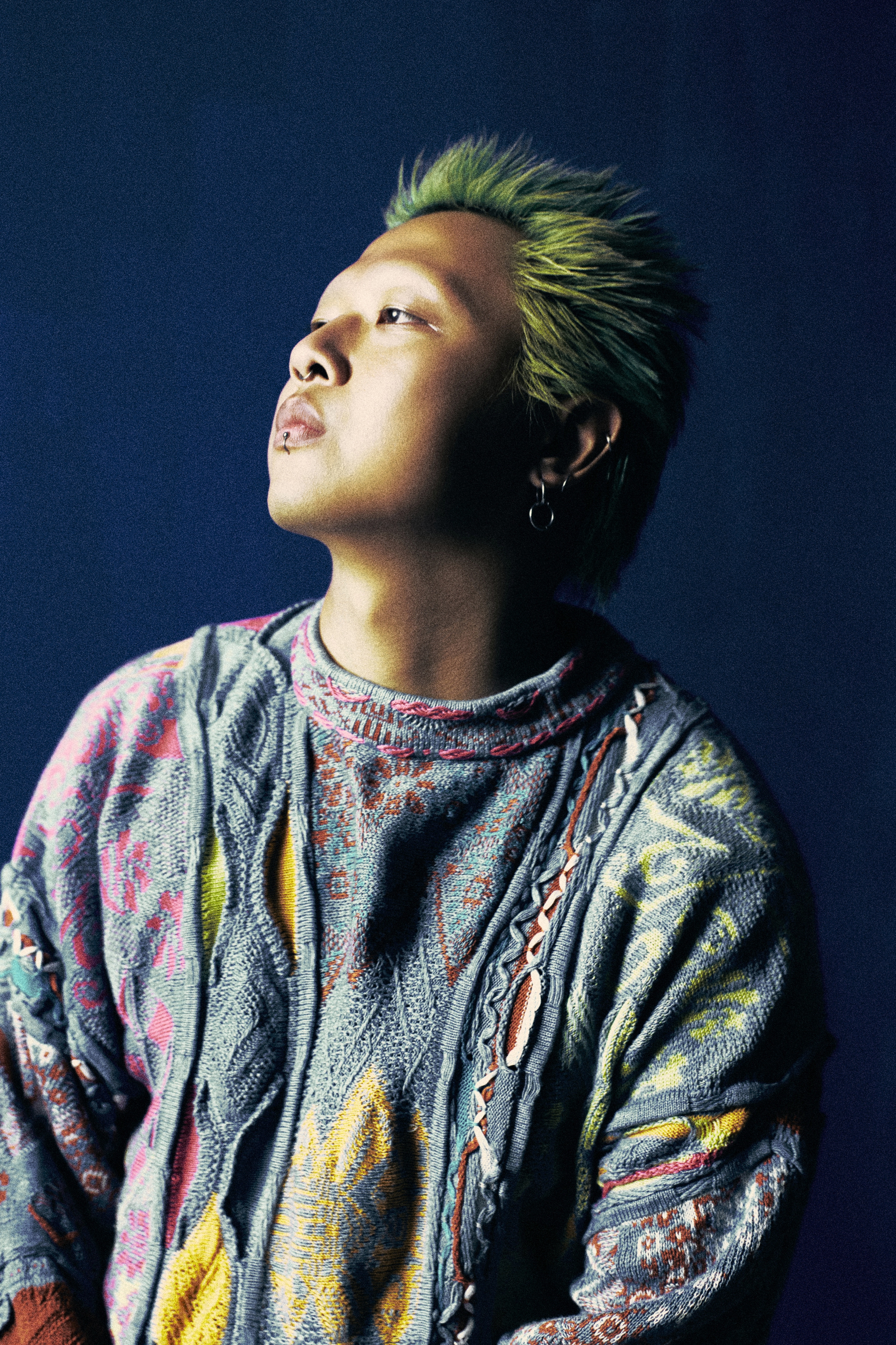 Đạo diễn Phương Vũ tại buổi hậu trường quay album trailer HVL