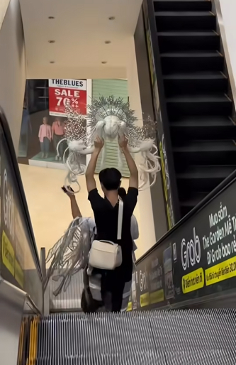 Những hình ảnh hậu trường cosplay đầy vất vả