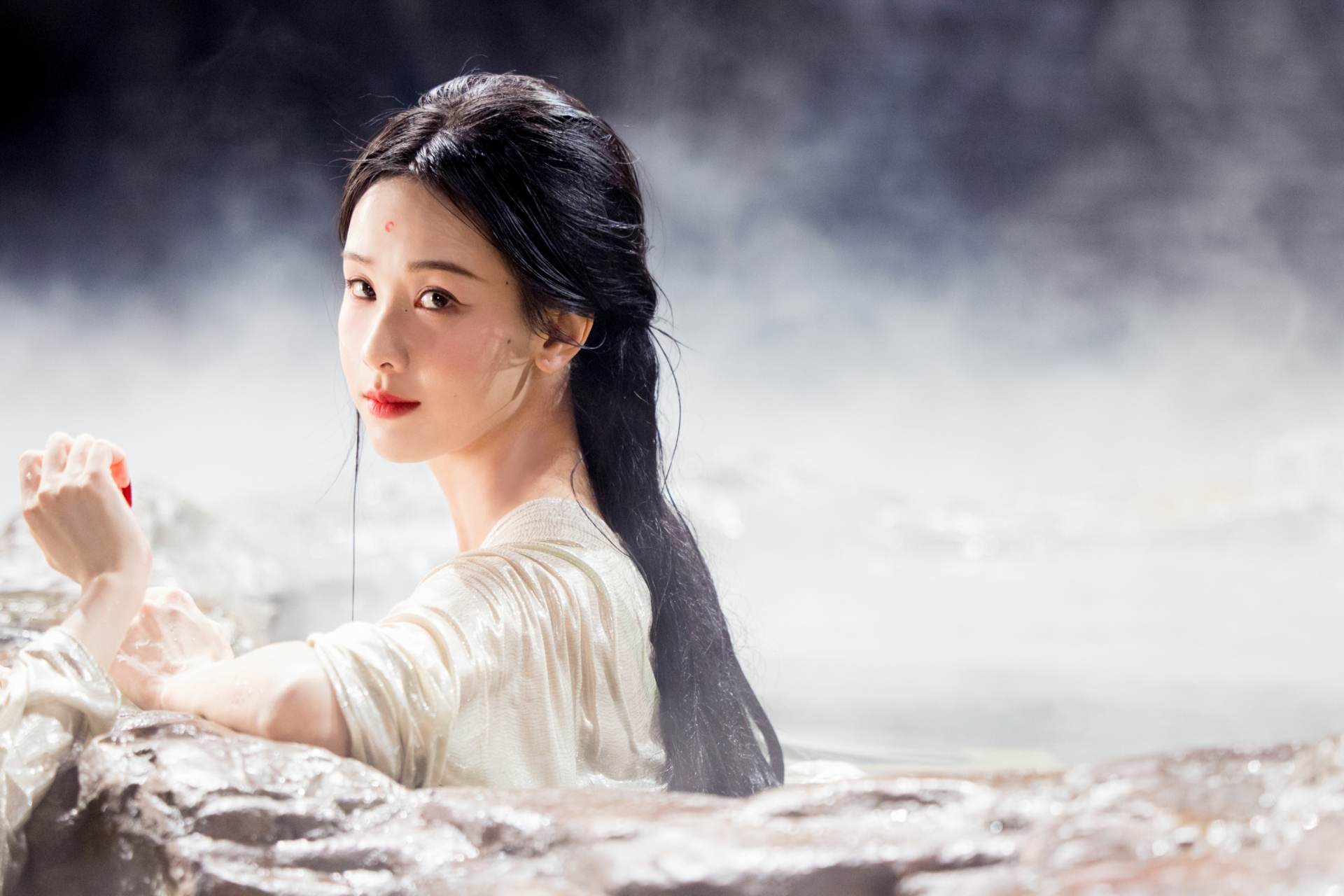 Trần Đô Linh diện trang phục cổ trang thanh lịch