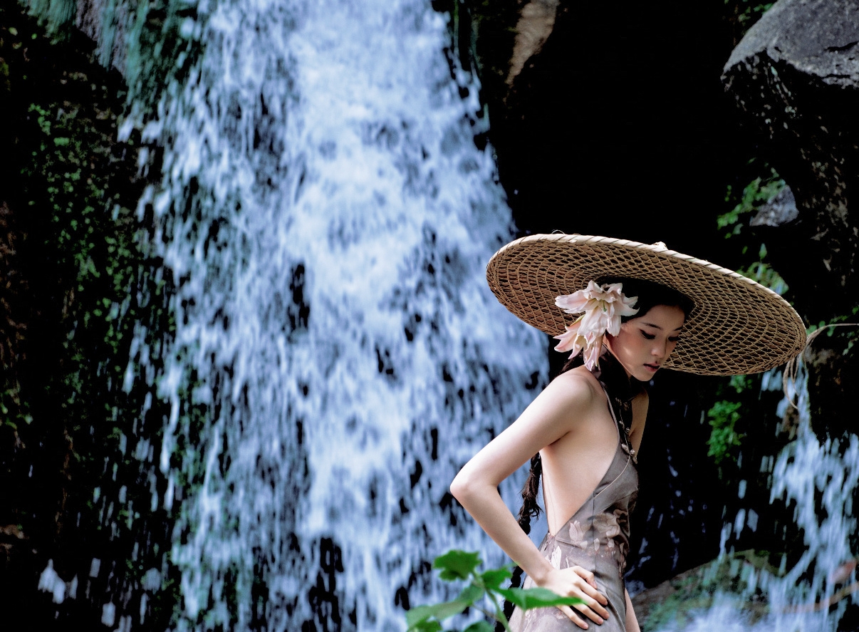 Hình ảnh khác trong bộ ảnh của Âu Dương Na Na