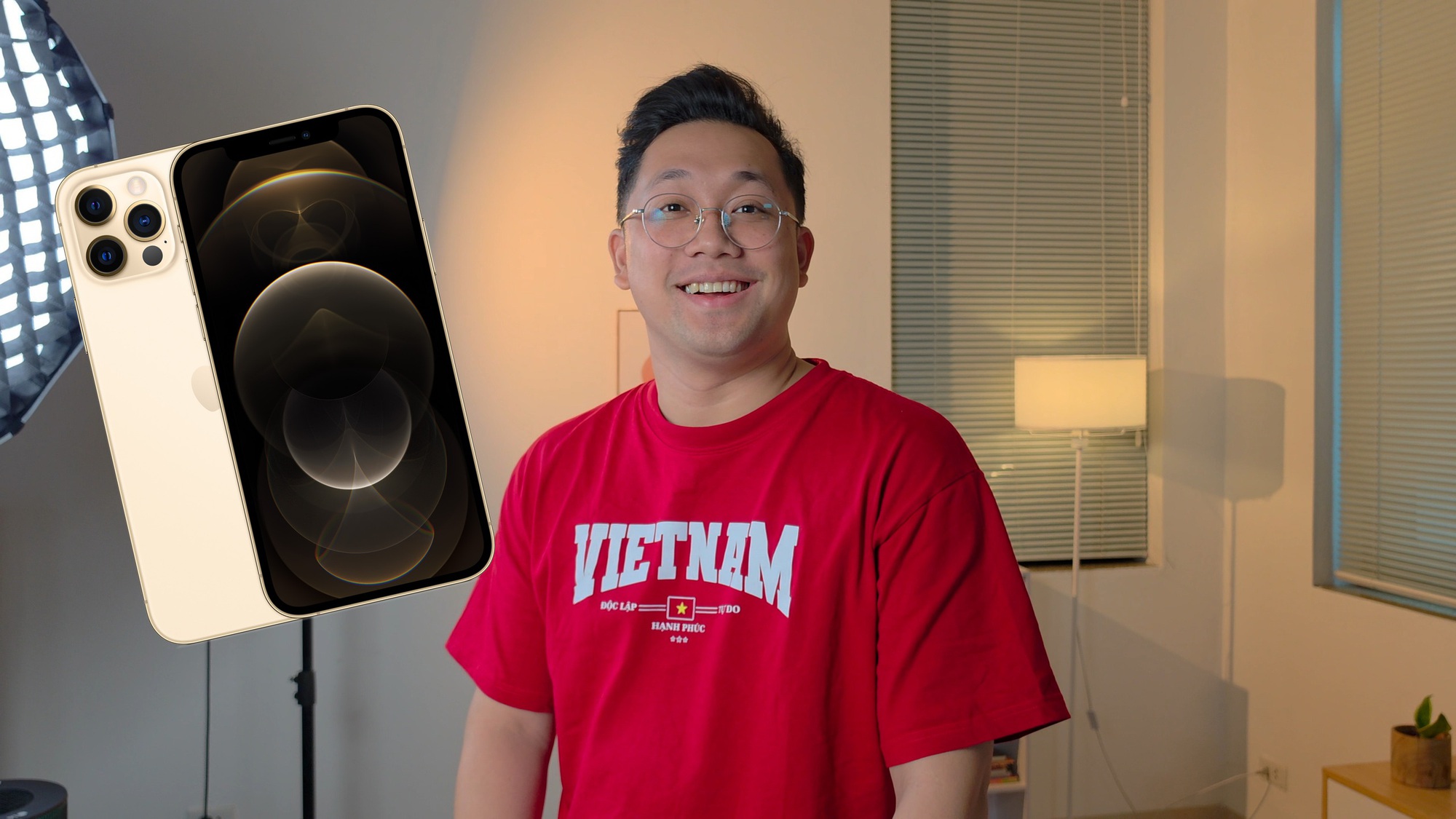 iPhone 12 Pro Max - thiết bị Apple đầu tiên của Bùi Mạnh