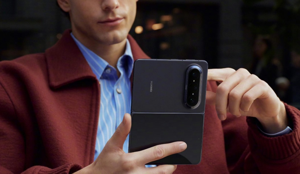 Smartphone gập kiểu tablet mini mở rộng ngang