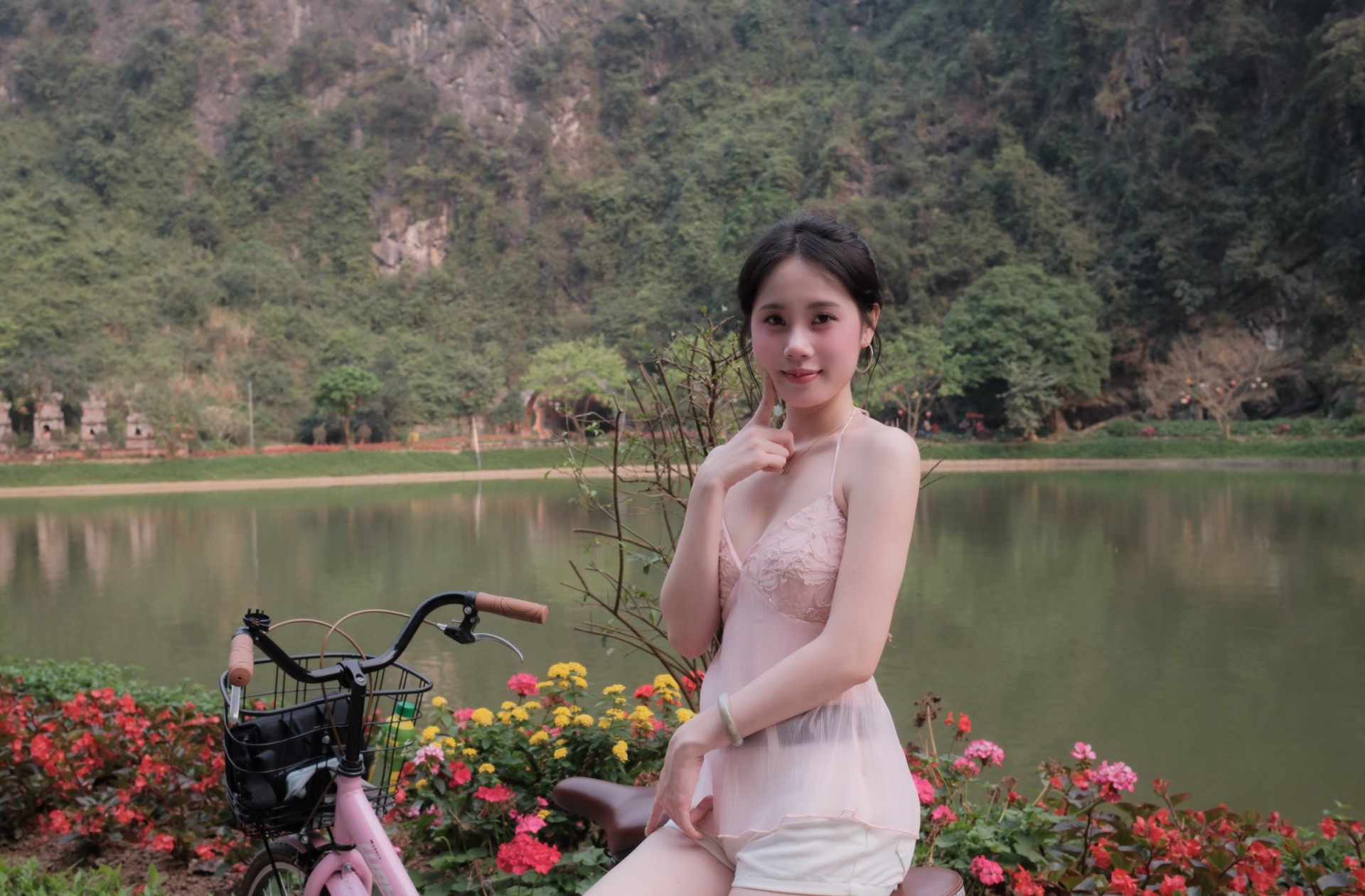 Phối đồ phù hợp với thiên nhiên Tuyệt Tình Cốc