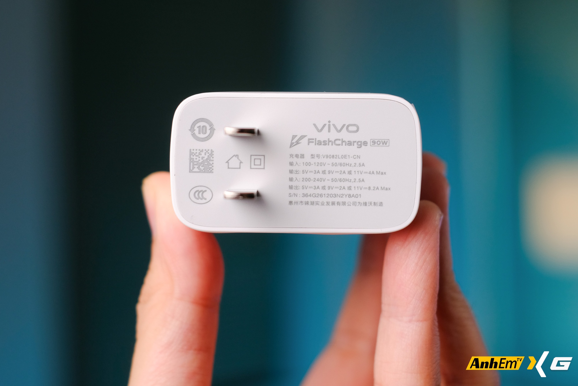 Viên pin lớn cùng sạc nhanh