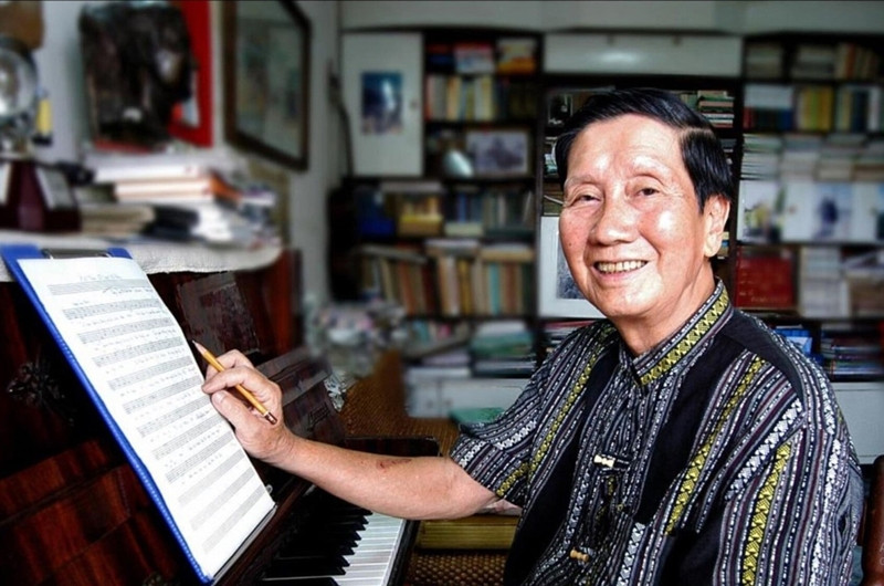 Nhạc sĩ Phạm Tuyên tác giả bài Như có Bác trong ngày đại thắng