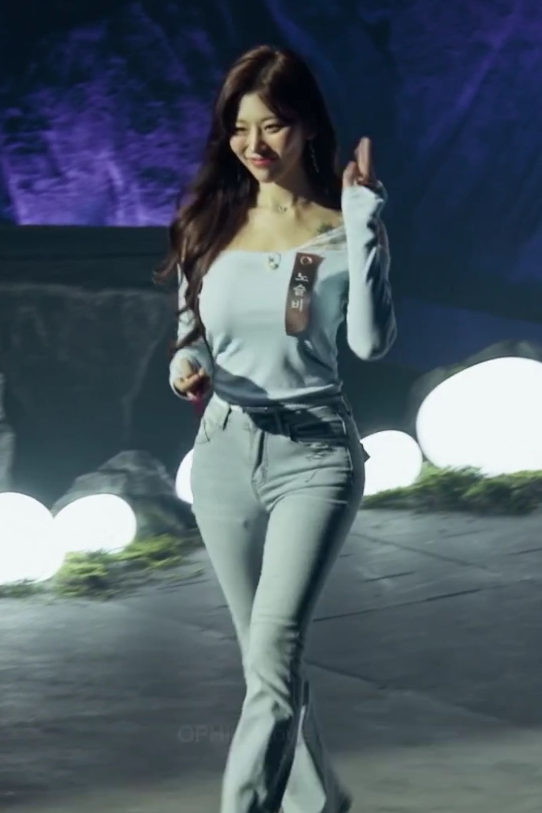 Nữ pháp sư Noh Seul Bi khoe vóc dáng cùng bikini