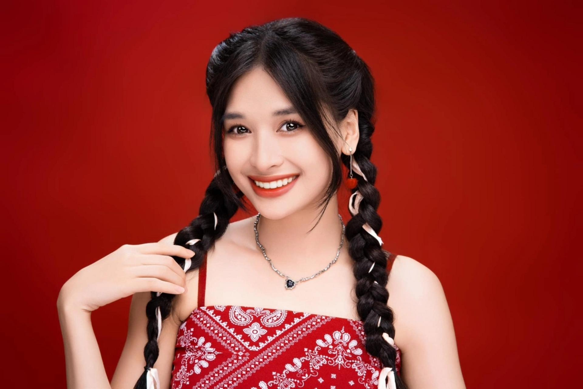 Cận cảnh nhan sắc nữ diễn viên Gen Z tốt nghiệp thủ khoa, 4 năm nhận học bổng của VTV- Ảnh 2.