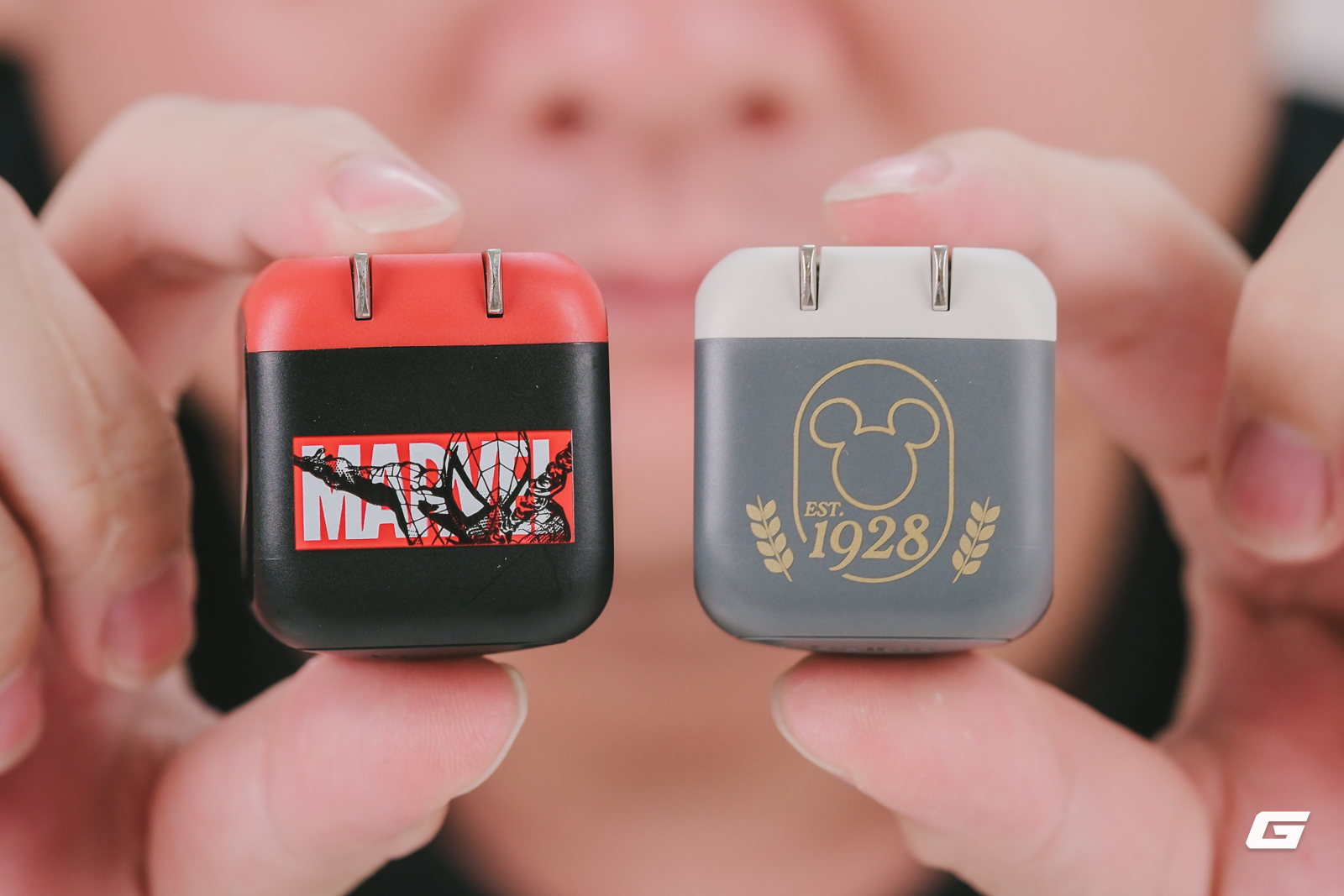 Củ sạc phiên bản Marvel Spider-Man và Mickey Mouse