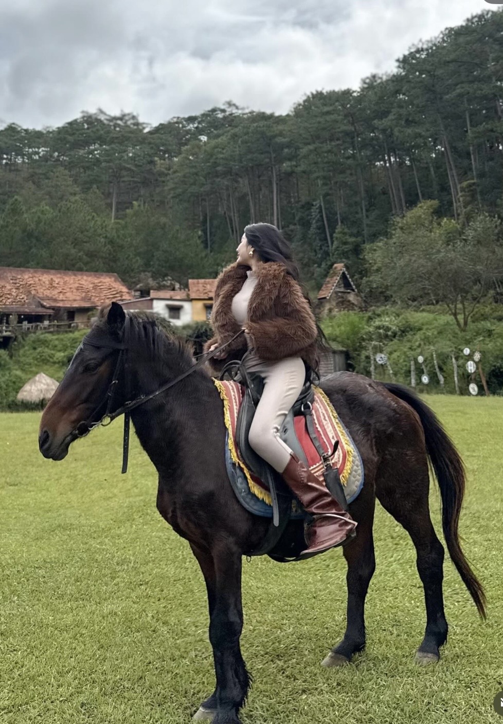 Hot girl Võ Ngọc Trân diện bikini khoe sắc vóc