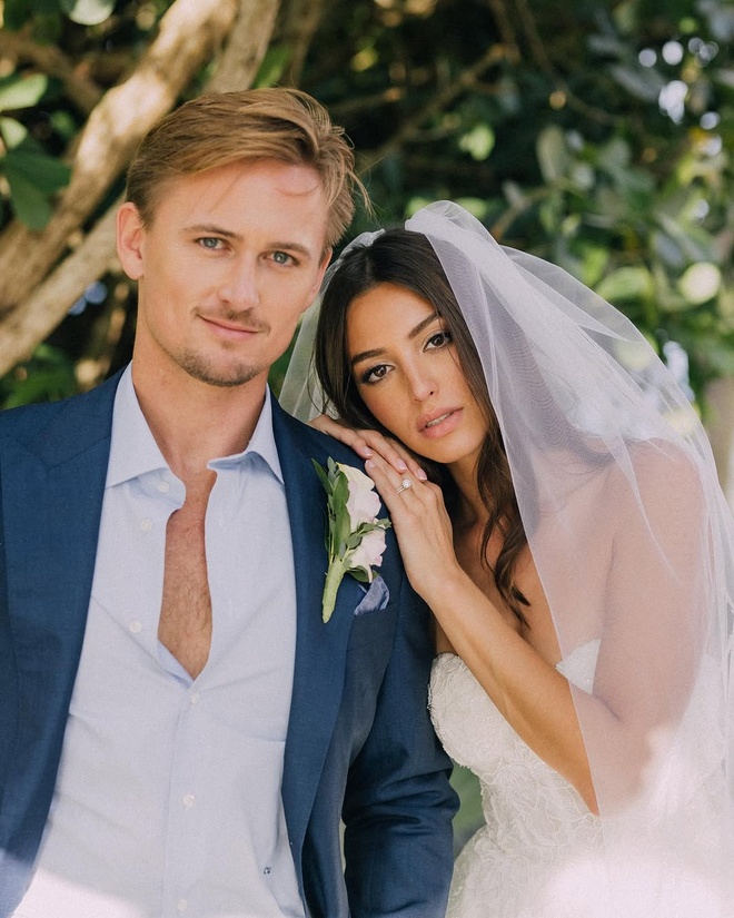 Celine bên cạnh ông xã nhiếp ảnh gia Cameron Uranick