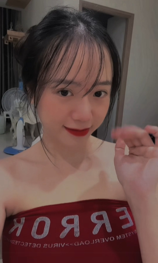 Nữ streamer Mai Linh Zuto gây chú ý với phong cách bắt trend mới