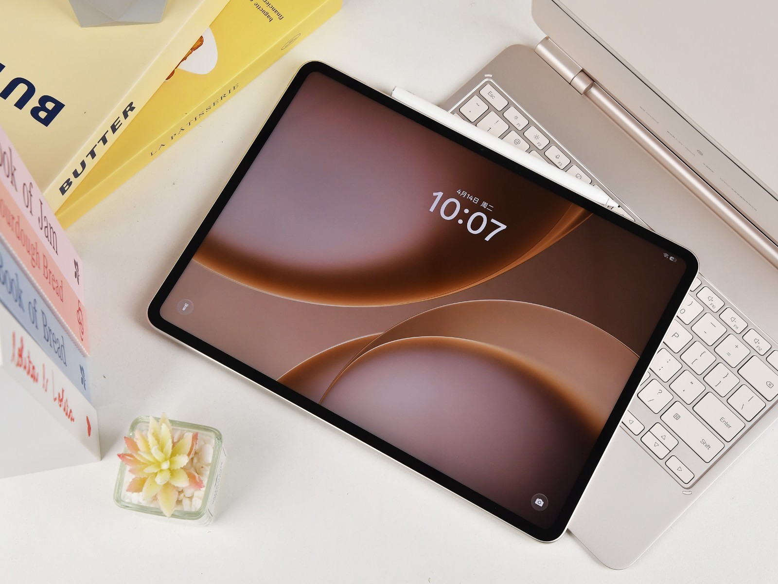 Máy tính bảng OPPO Pad 5 Pro với màn hình lớn và thiết kế tinh tế