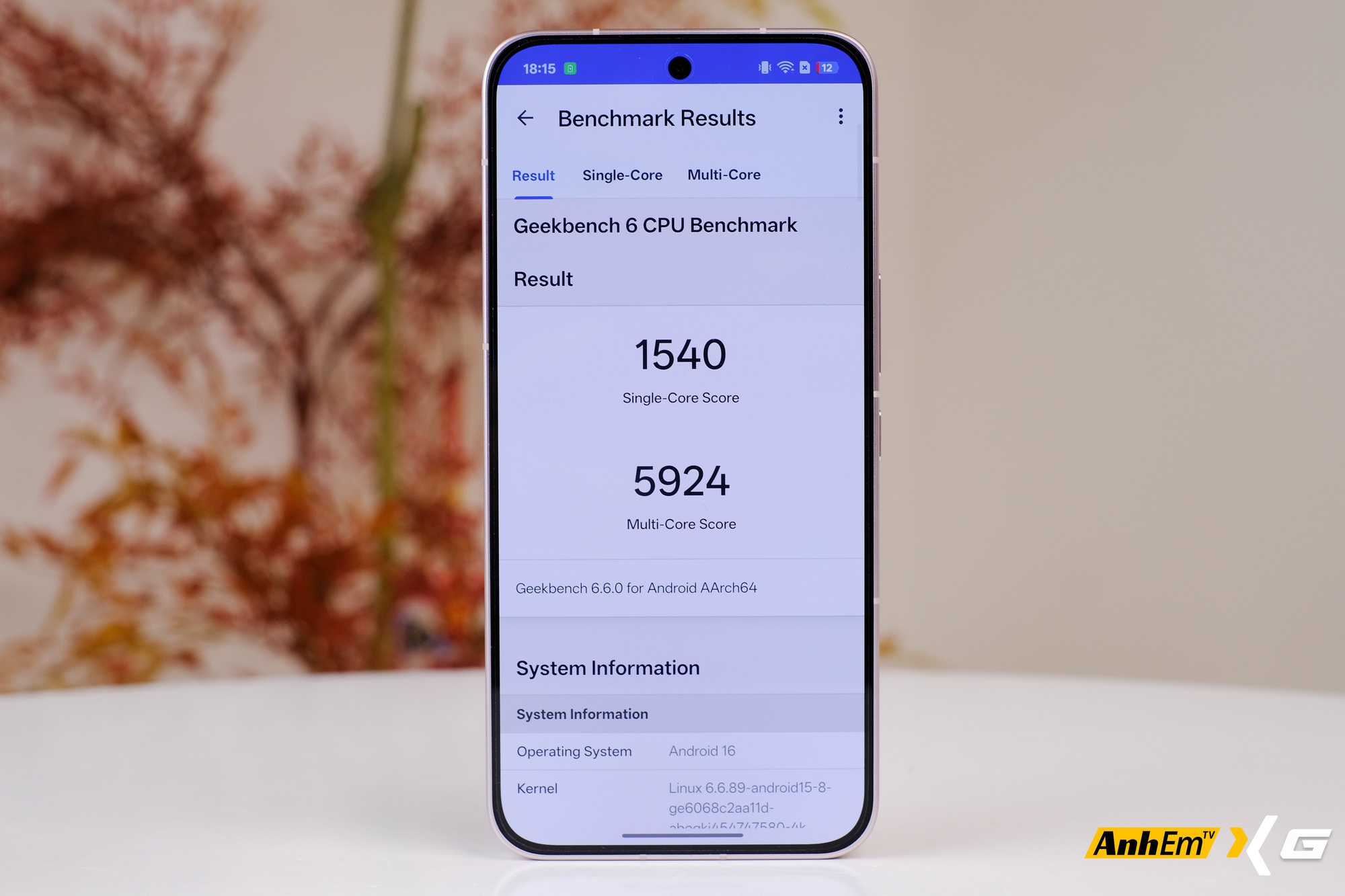 Cảm biến vân tay dưới màn hình đặt thấp trên OPPO K15 Pro