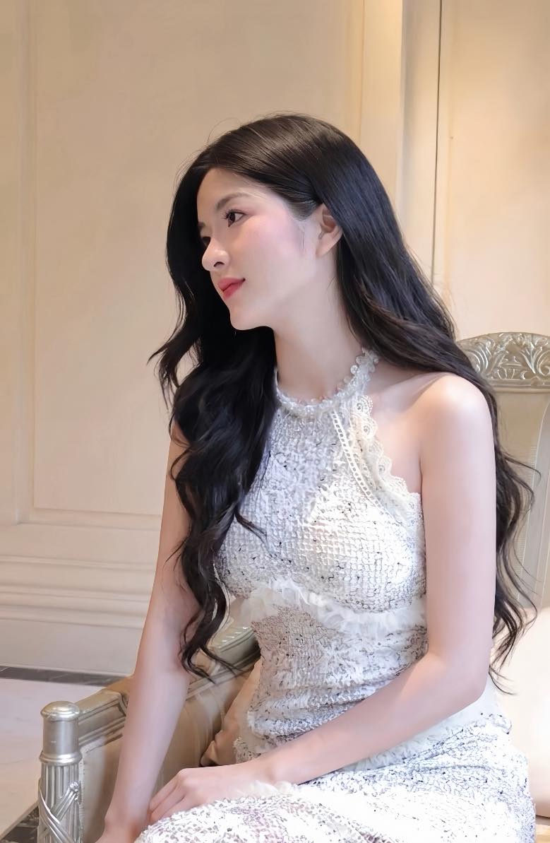 Cô giáo với phong cách thời trang thanh lịch