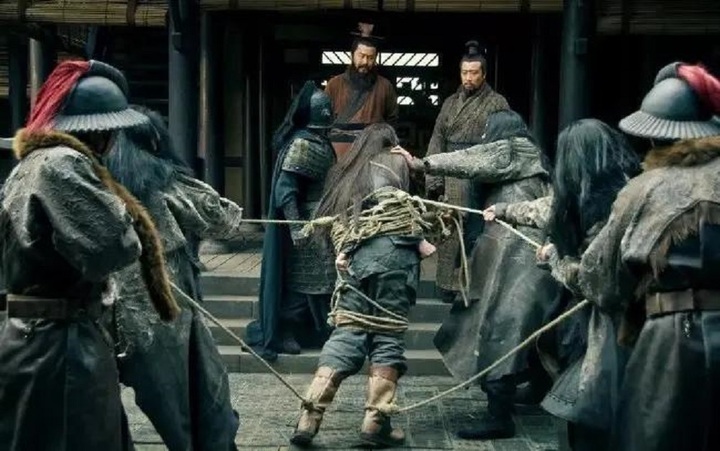 Lã Bố bị trói áp giải gặp Tào Tháo