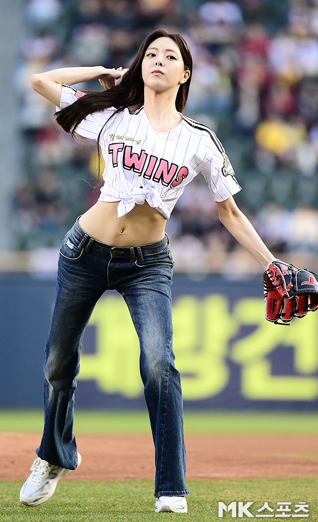 Yuna luyện tập vũ đạo cùng nhóm ITZY