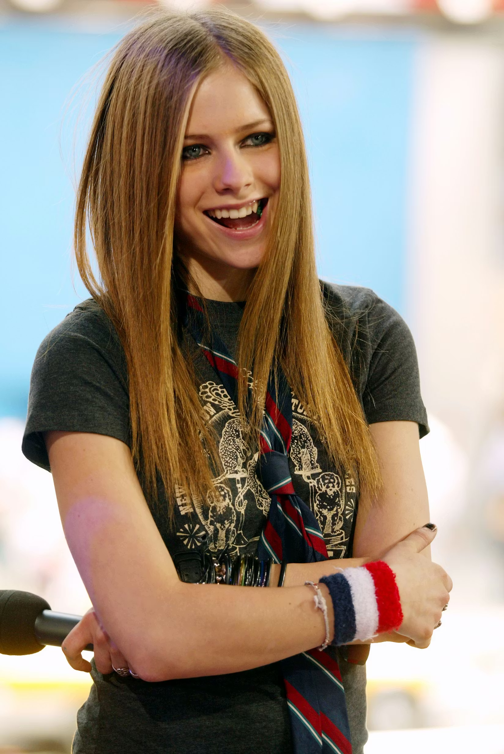 Avril Lavigne sinh năm 1984, giữ nét trẻ trung bất chấp thời gian