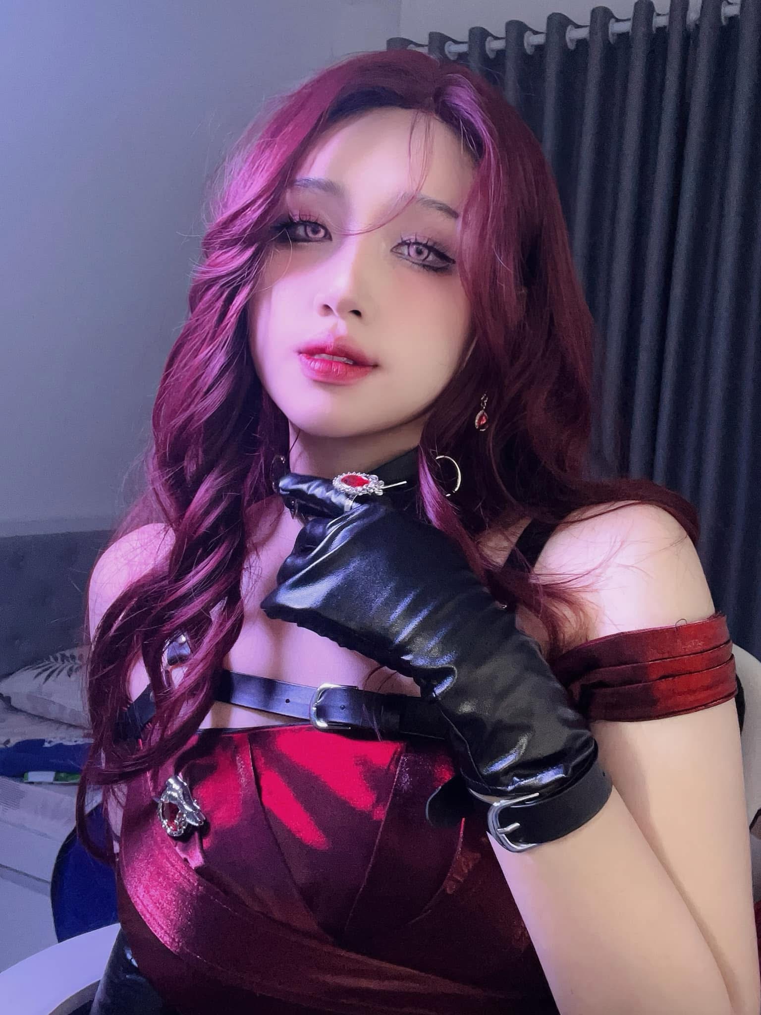 Phong cách đa dạng và đẳng cấp của Julia Ha