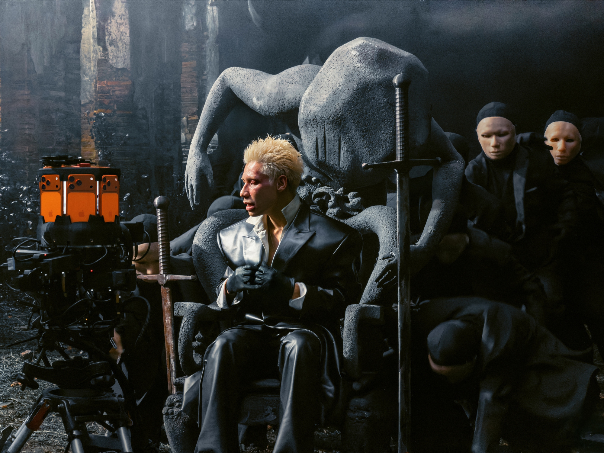 Rapper MCK ở trung tâm không gian quay