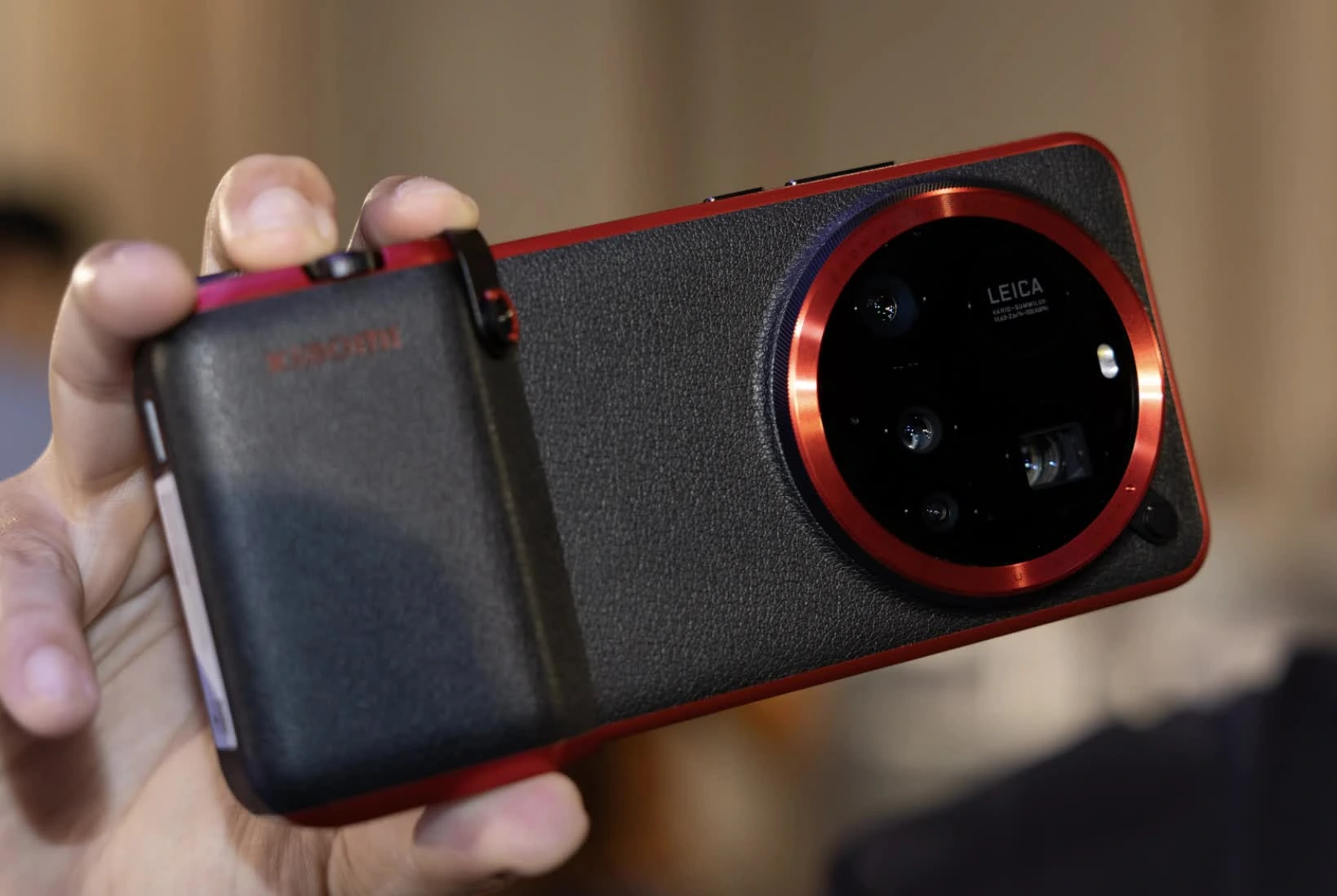 Thiết kế cụm camera ấn tượng trên mẫu máy Xiaomi 15 Ultra