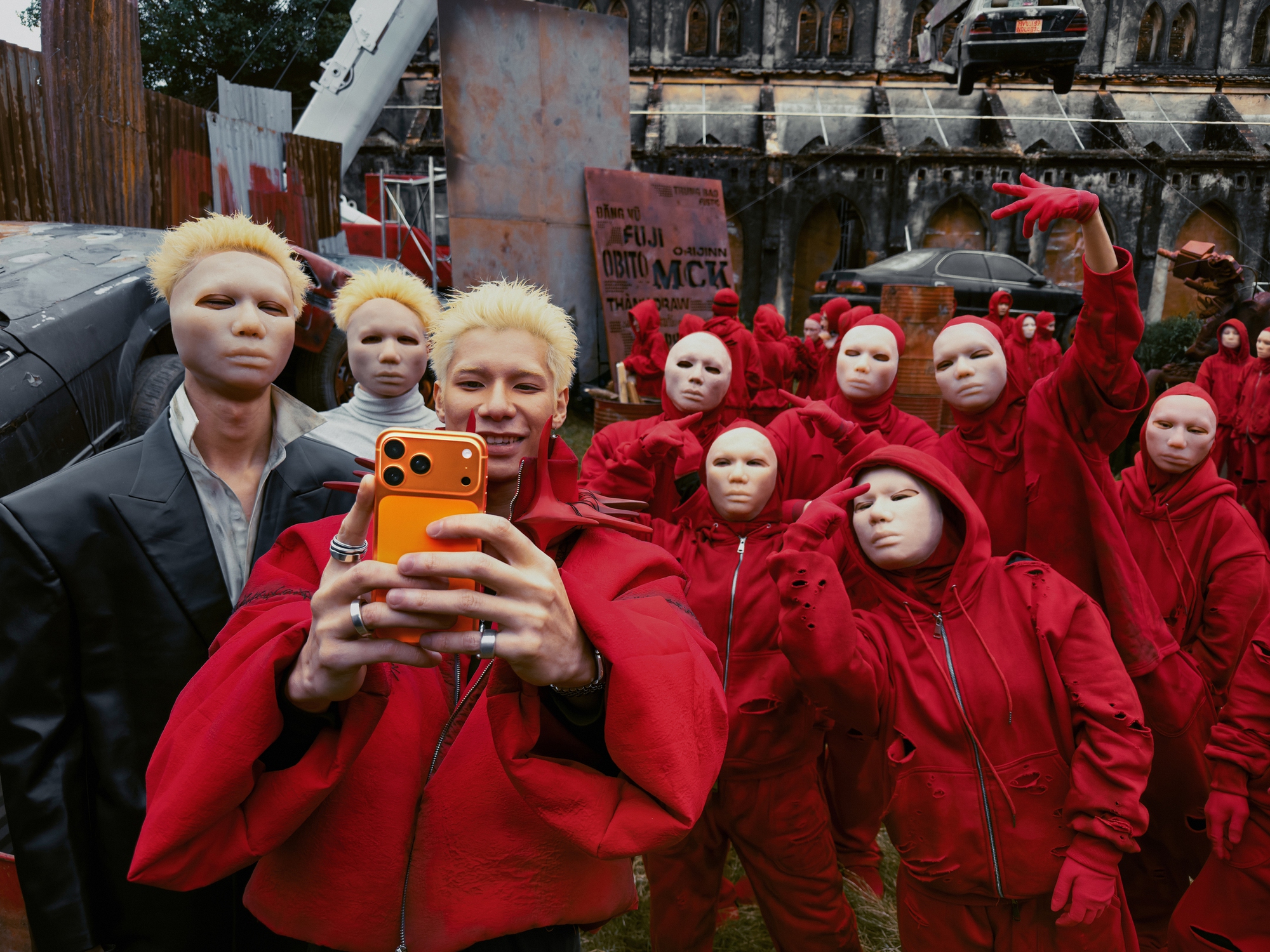 MCK ghi lại khoảnh khắc hậu trường bằng iPhone