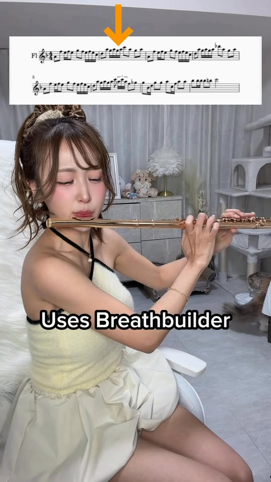 Hot girl biểu diễn thổi sáo chuyên nghiệp