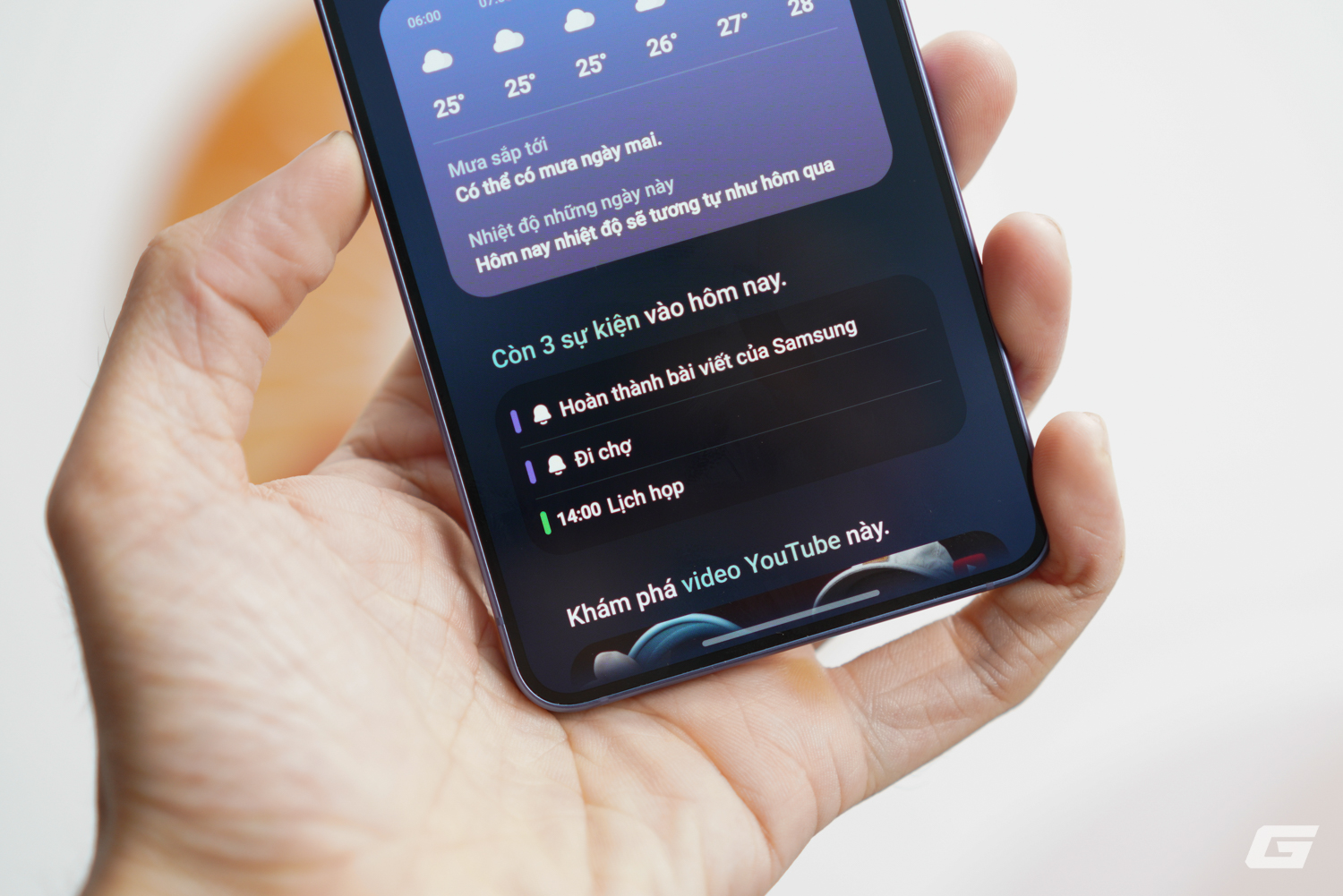 Tóm tắt thông minh tổng hợp lịch, thời tiết, việc cần làm trên màn hình khóa