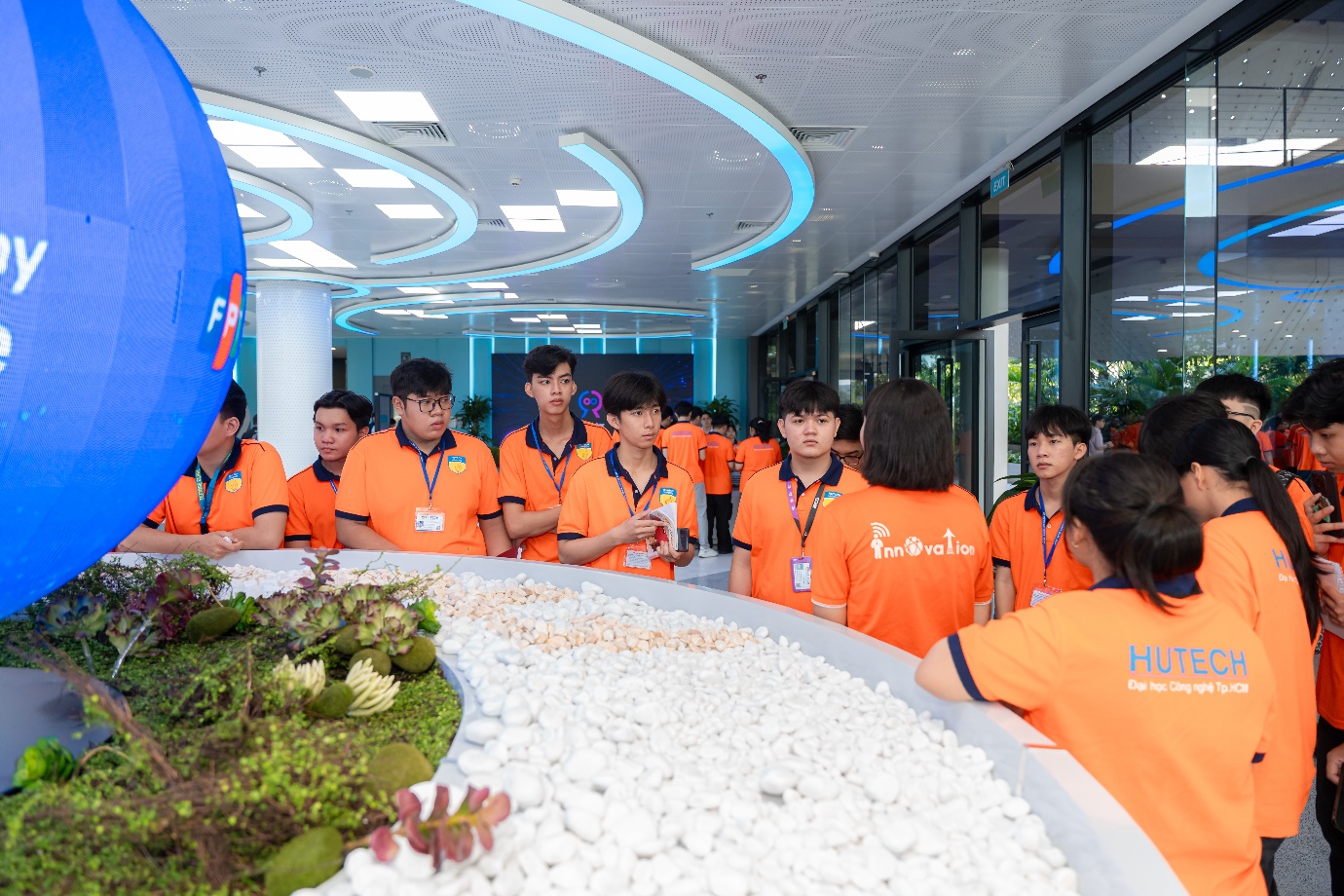 Sinh viên tham quan, kiến tập doanh nghiệp ngay từ năm nhất