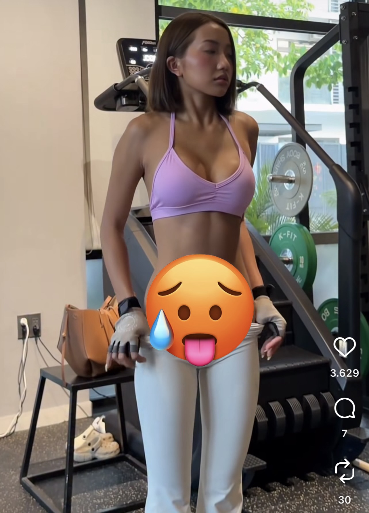 Khánh Huyền 2k4 với vòng eo con kiến