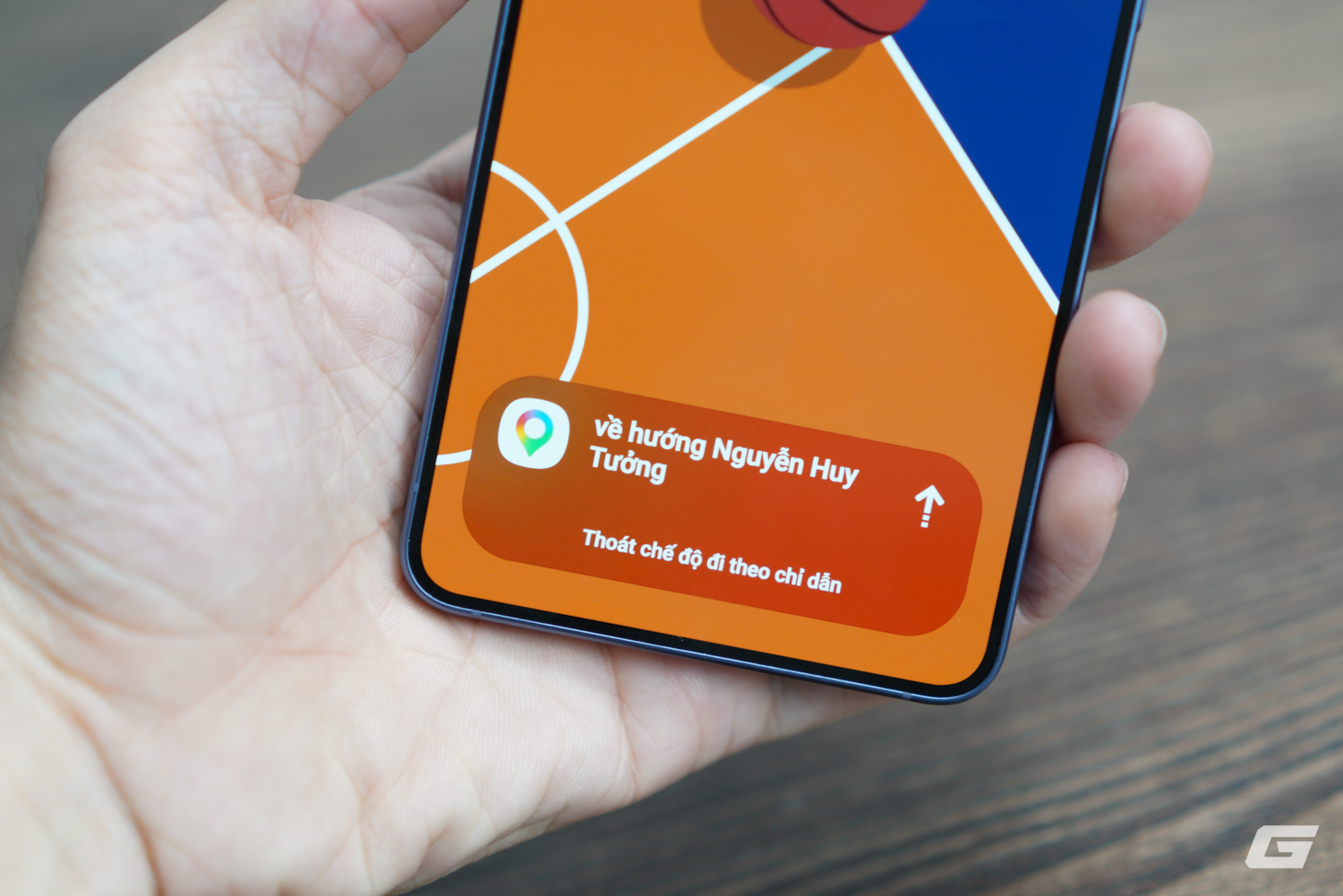 Thanh tác vụ thông minh (Now Bar) gợi ý chỉ đường đúng lúc cần