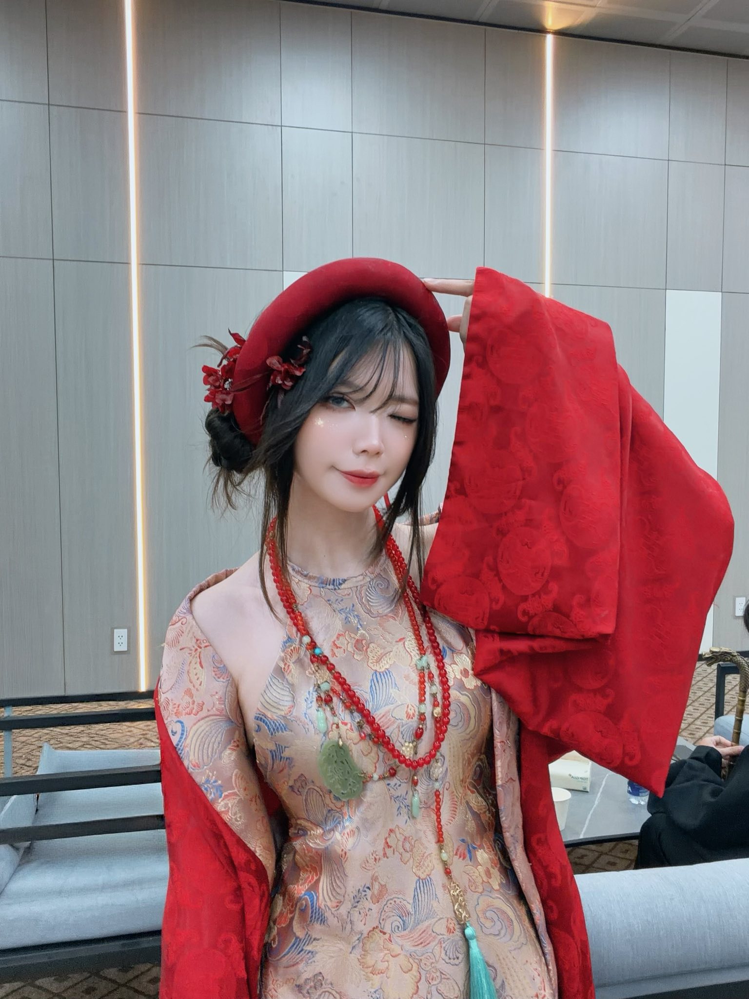 Remind đầu tư kỹ lưỡng về makeup và phụ kiện