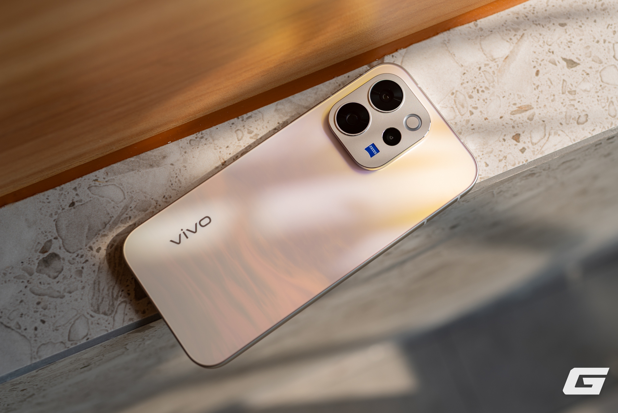 vivo V70 thanh lịch