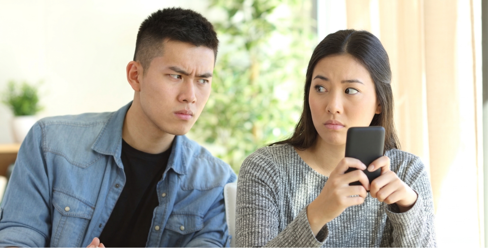 Vấn nạn “nhìn trộm qua vai